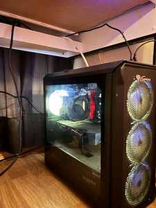 GAMING PC + 144hz 24” monitor! (1 foto / 3)