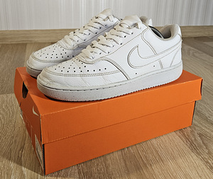 Кроссовки Nike 38.5 (1 фото из 6)