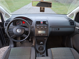Volkswagen Touran (13 foto / 13)
