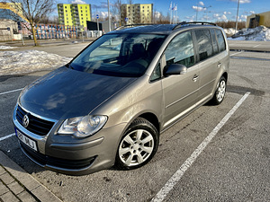 VW Touran (1 foto / 3)