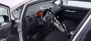 Toyota Auris 1.4 diesel (8 foto / 15)