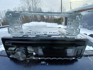 M:PIONEER DEH-6400BT bluetooth automakk (3 foto / 3)