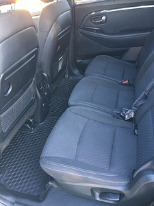 KIA Carens (11 фото из 13)