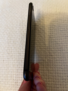 Телефон iPhone 8 64Гб (5 фото из 5)