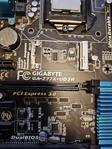 Emaplaat Gigabyte GA-Z77X-UD3H + Intel core i5-3570k (2 foto / 5)
