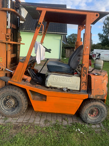 Toyota tõstuk (2 foto / 10)