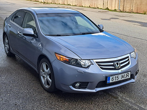 Honda Accord (6 foto / 7)