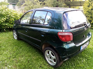 Toyota yaris 1999a (2 foto / 5)