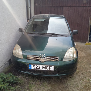 Toyota Yaris (2 foto / 6)