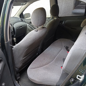 Toyota Yaris (5 foto / 6)