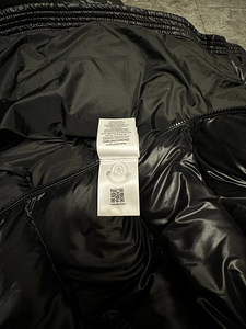 Moncler пуховик (3 фото из 4)