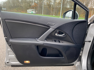 Toyota Avensis t27 2.2 110 kWt D4D (5 foto / 15)