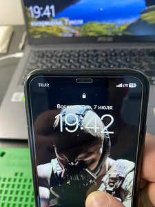 Продам iPhone XR 128 Gb (7 фото из 10)