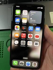 Продам iPhone 11 Pro Max (2 фото из 8)
