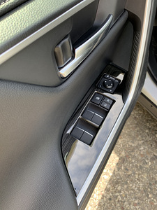 Toyota Rav4 2019/20 (11 foto / 13)