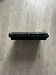 Sony PlayStation (2 фото из 3)