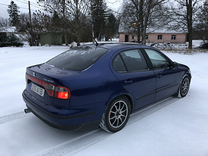 Seat Toledo 1.9tdi 81 kw 2004 (4 foto / 10)