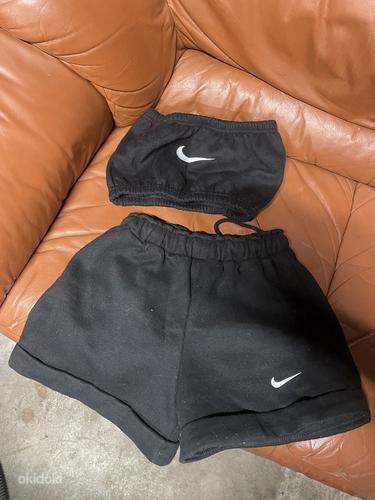 Naiste topp Nike lühikeste pükstega (foto #1)