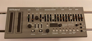 Роланд SH-01A синтезатор (2 фото из 5)