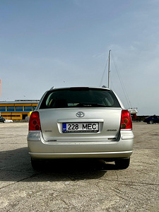 Toyota Avensis 1.8 VVTI Automaat (5 foto / 9)