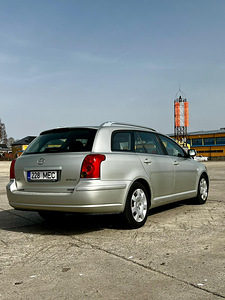 Toyota Avensis 1.8 VVTI Automaat (6 foto / 9)