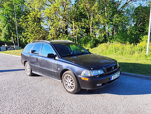 Volvo v40 (2 фото из 8)