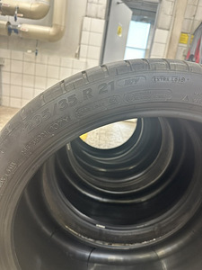 Michelin Latitude Sport 3 295/35R21 (4 foto / 7)