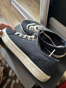 Tommy Hilfiger (2 фото из 2)