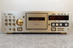 Vanakooli tippklassi kassettdekk Teac V-8030S puldiga (2 foto / 10)