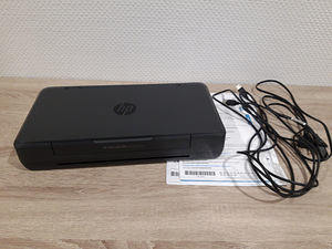 HP OfficeJet 200 Mobile Series värviprinter (2 foto / 9)