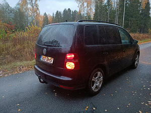 Touran 2.0TDI 2009 (4 foto / 11)