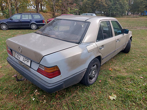 Мерседес-бенц 200 д (3 фото из 10)