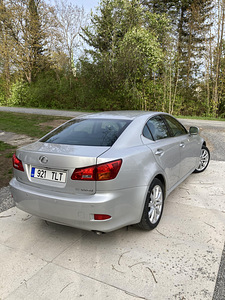 Lexus IS 220 2.2 130kW (9 foto / 15)