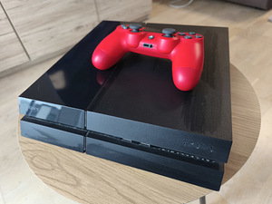 Playstation 4 (1 фото из 2)