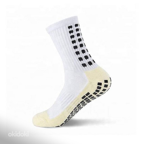 Белые спортивные носки с прорезиненными вставками (фото #2)