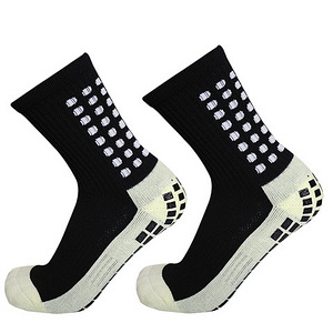 Mustad kummisisustega spordisokid (3 foto / 3)