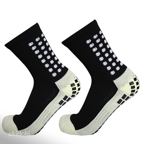 Чёрные спортивные носки с прорезиненными вставками (фото #3)