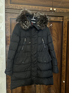 Женская куртка Moncler. (1 фото из 5)