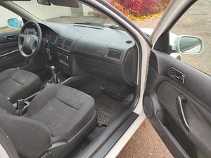 Volkswagen Golf (6 foto / 9)