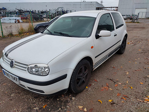 Volkswagen Golf (9 foto / 9)