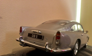 Aston Martin DB5 1:18 (6 foto / 8)