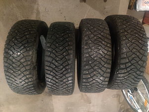 Naasterehvid 235/60/18 (1 foto / 2)