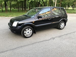 Ford Fusion (2 foto / 7)