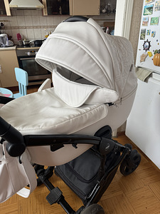 Коляска 2 в 1 Yunama Enzo, белая (2 фото из 10)
