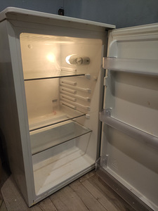 Небольшой холодильник
