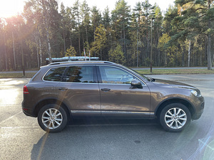 Volkswagen Touareg 2011 (2 foto / 10)