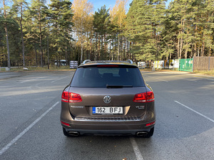 Volkswagen Touareg 2011 (3 foto / 10)