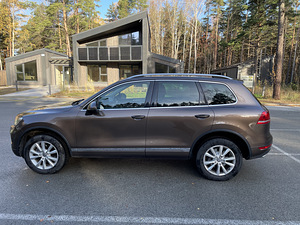 Volkswagen Touareg 2011 (5 foto / 10)