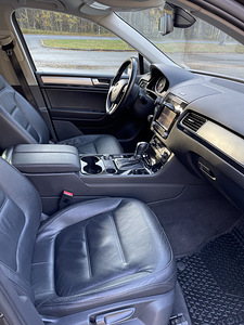 Volkswagen Touareg 2011 (8 foto / 10)