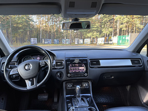 Volkswagen Touareg 2011 (9 foto / 10)